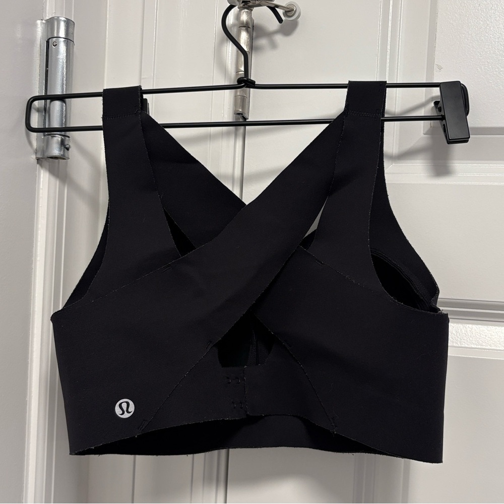 Lululemon crisscross sports bra